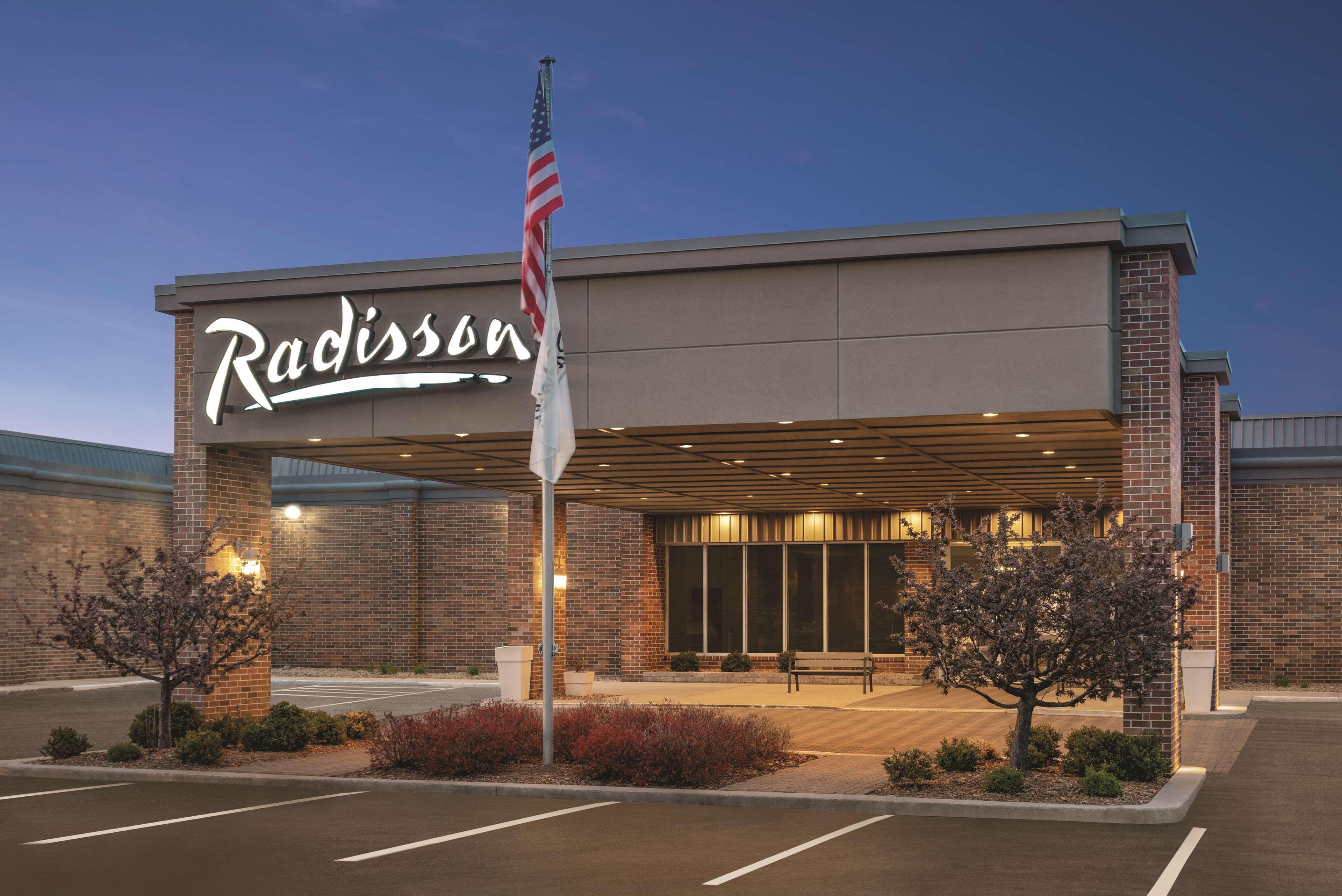 Radisson Hotel And Conference Center פונד דו לאק מראה חיצוני תמונה
