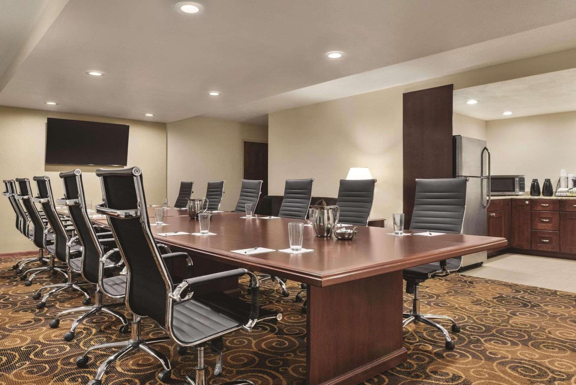 Radisson Hotel And Conference Center פונד דו לאק מראה חיצוני תמונה